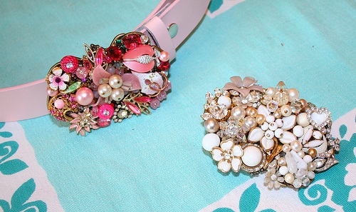 crafts using vintage jewelry1 Trash to Treasure: Ten DIY Projects Using Old Jewelry