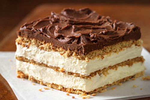 Graham Cracker Eclair No Bake Cake. Whips up in minutes