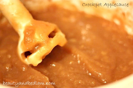 How can it be this easy? Yes, it is!! Easy Crockpot Applesauce - 100% healthy and delicious.