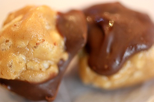 I can't stop eating these!No Bake Chocolate Peanut Butter Balls!