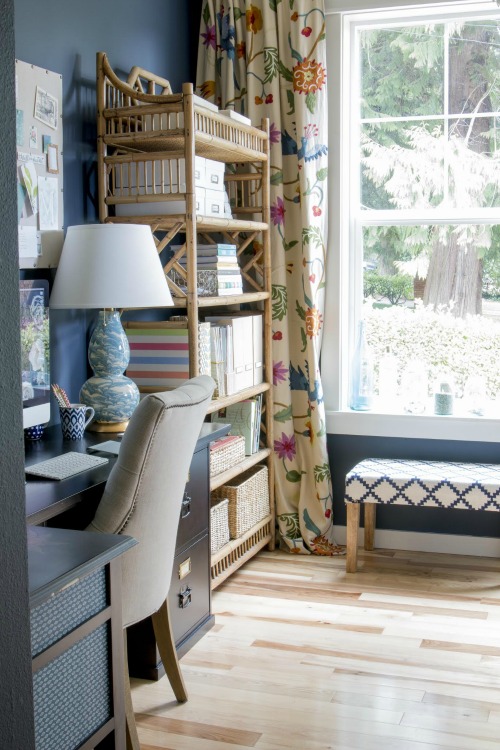 Tips for decorating book shelves